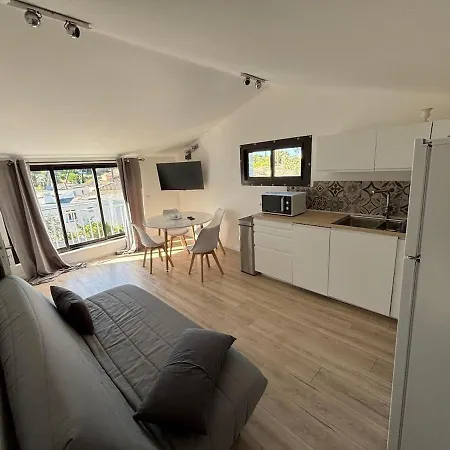 En Duplex - Climatisee - Jardin - Parking - Proche De La A *
